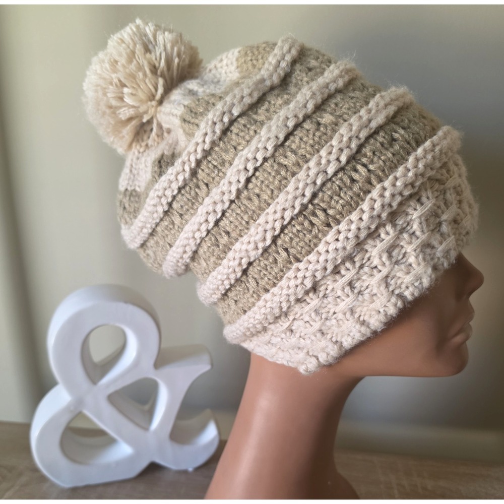 Cream & Beige Textured Knit Beanie w/ Pom‑Pom – One Size